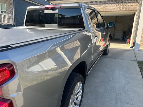 Used 2021 Chevrolet Silverado 1500 High Country w/ Technology Package image 2