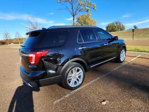 Used 2017 Ford Explorer Limited w/ Equipment Group 301A image 5