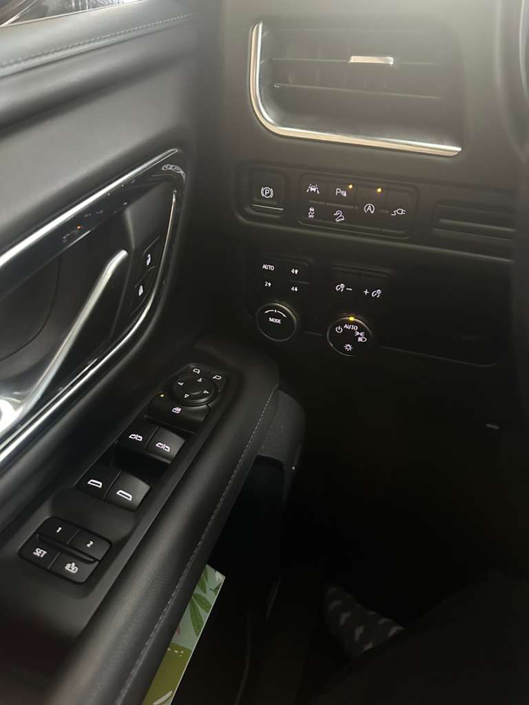 Used 2022 Chevrolet Suburban Z71 AWD/4WD image 12