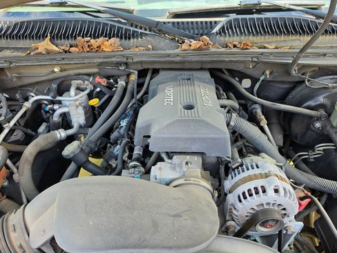 Used 2000 Chevrolet Tahoe LT w/ LT Preferred Equipment Group RWD image 2