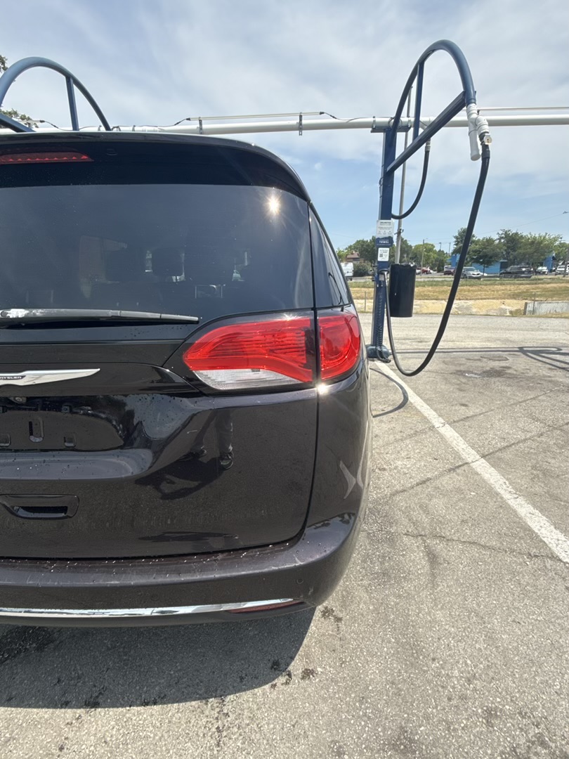 Used 2017 Chrysler Pacifica Touring-L FWD image 4