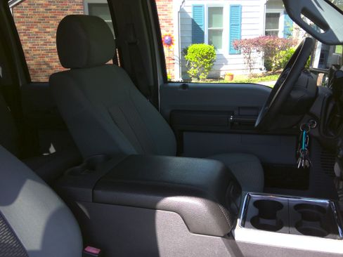 Used 2016 Ford F250 XLT w/ XLT Premium Package image 24