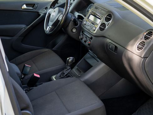 Used 2013 Volkswagen Tiguan S FWD image 12