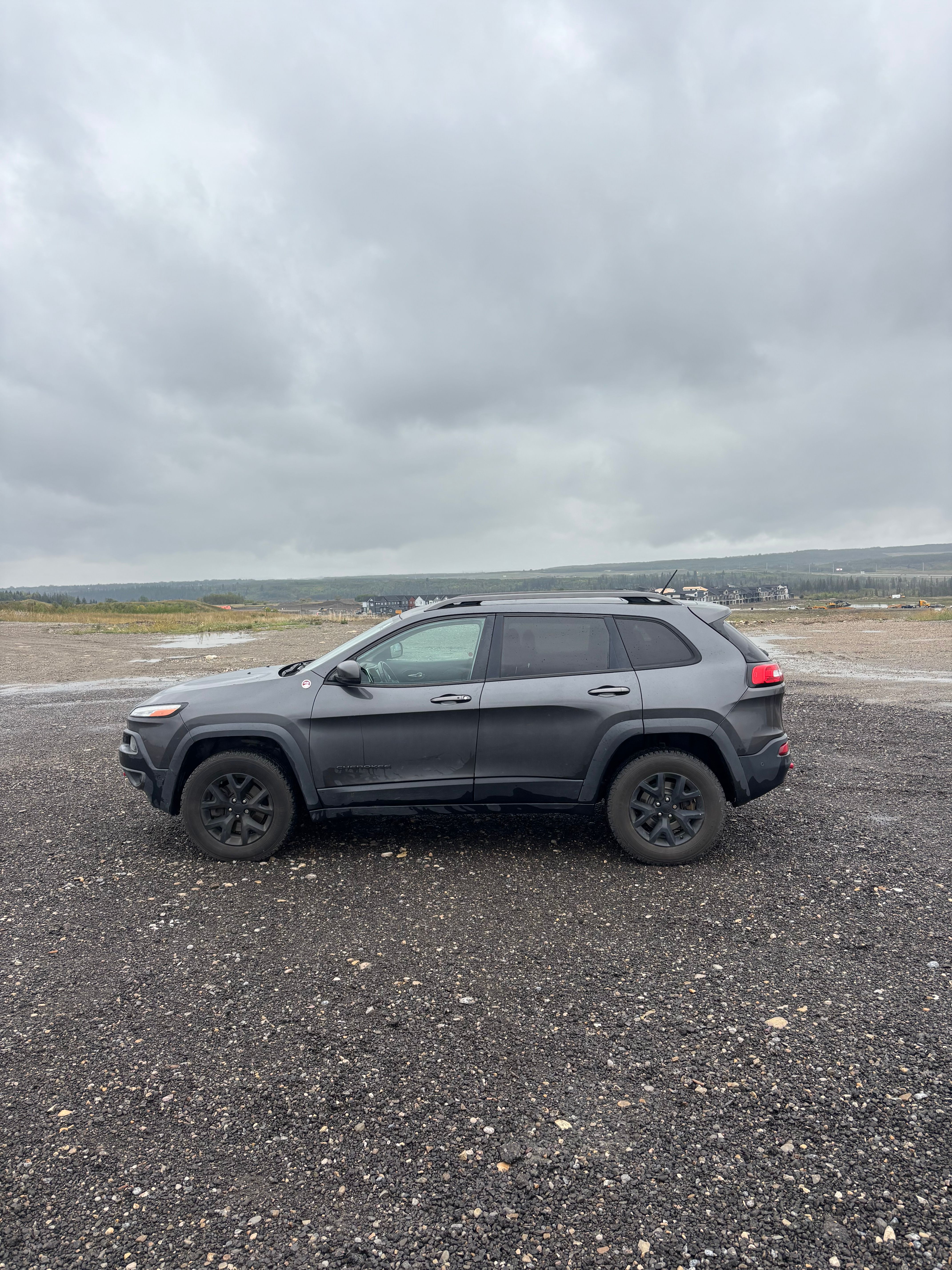 Used 2015 Jeep Cherokee Trailhawk w/ Leather Interior Group AWD/4WD image 2