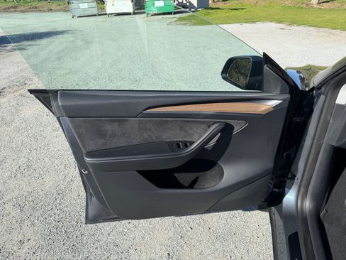 Used 2023 Tesla Model Y Long Range image 21