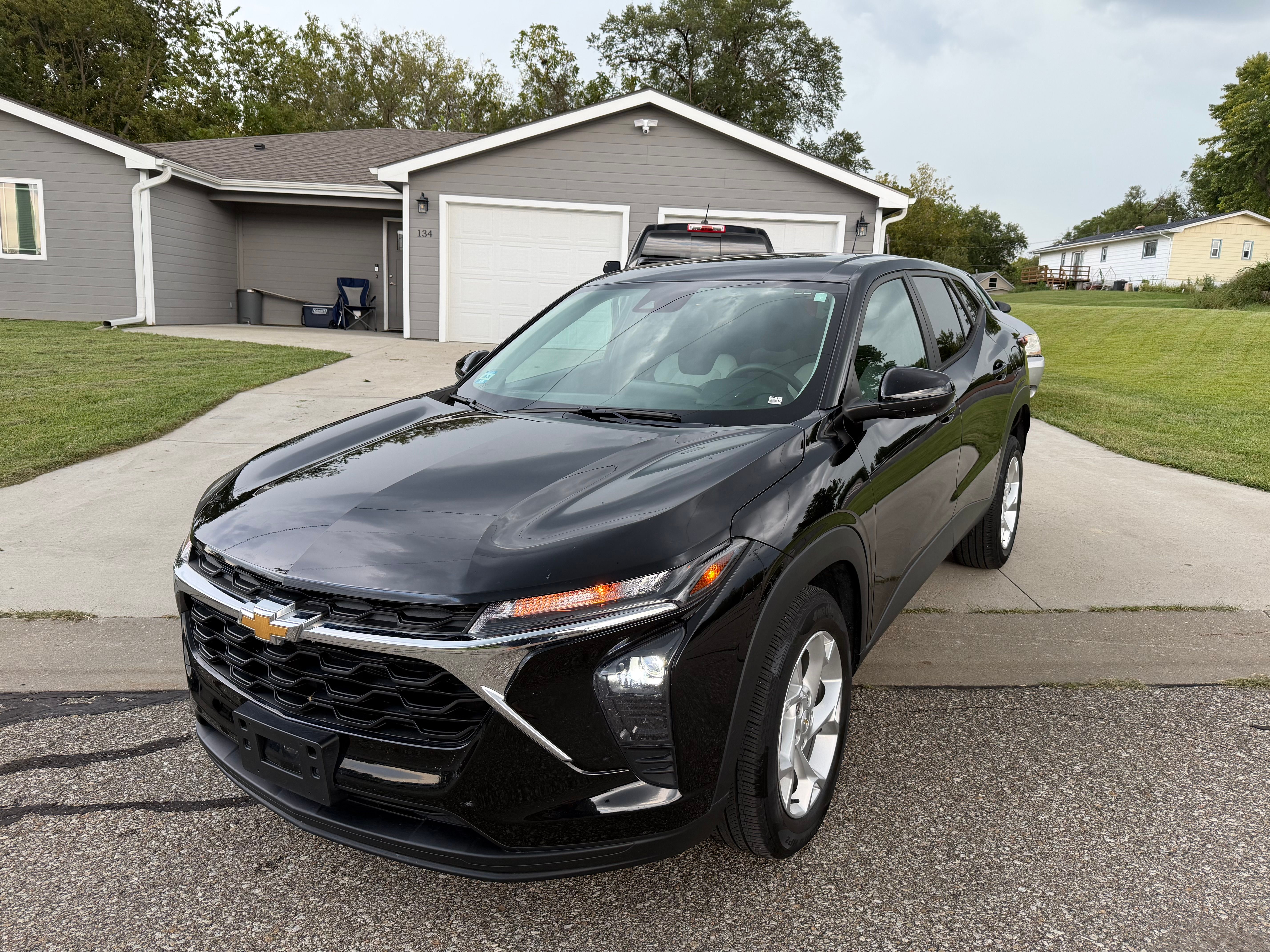 Used 2024 Chevrolet Trax LS w/ LS Convenience Package FWD image 2