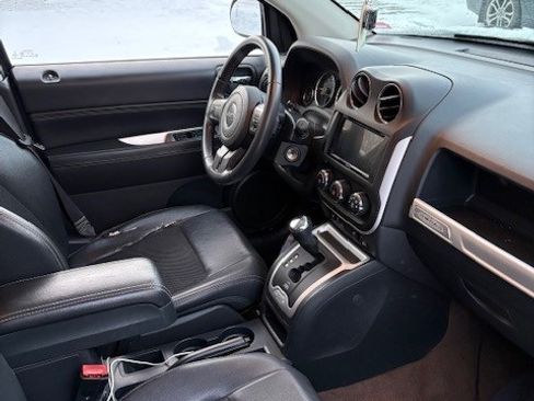 Used 2014 Jeep Compass Latitude w/ Sun/Sound Group image 5