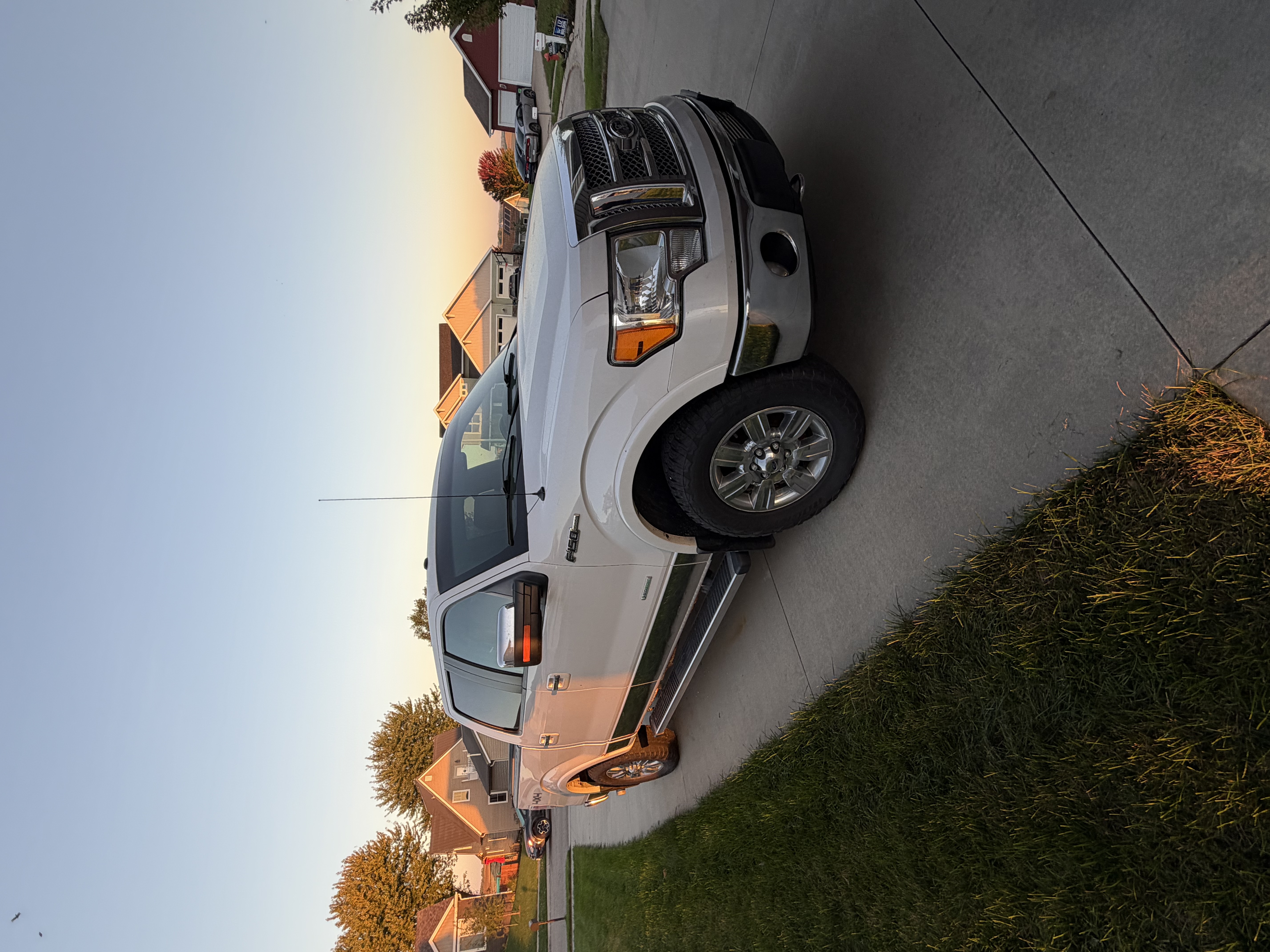 Used 2012 Ford F150 Lariat w/ Lariat Chrome Pkg AWD/4WD image 2