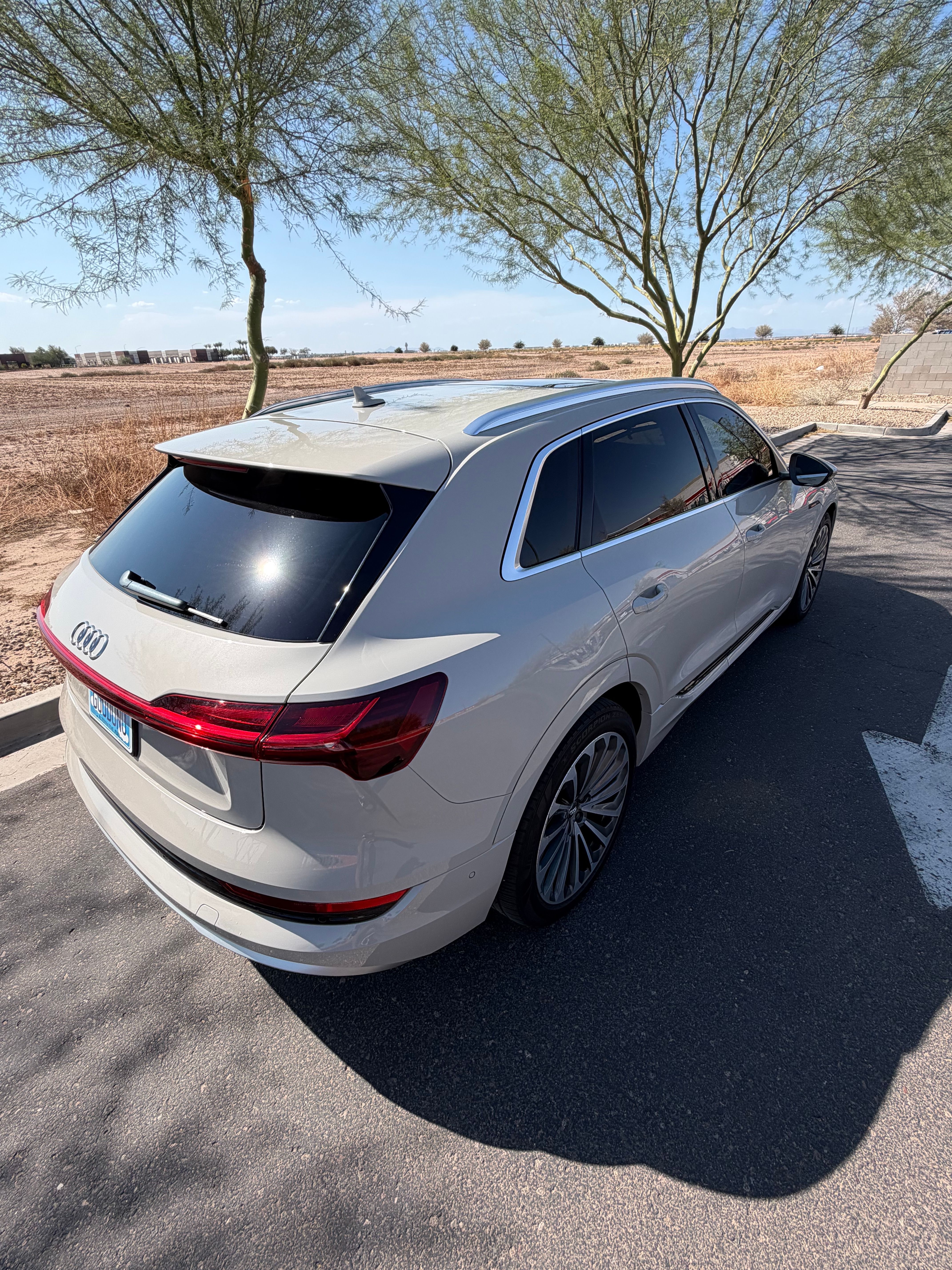 Used 2019 Audi e-tron Prestige w/ Prestige Package AWD/4WD image 4