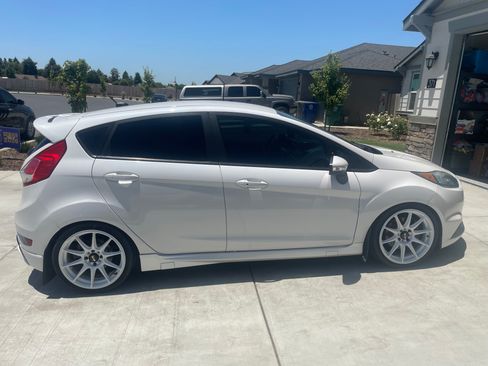Used 2016 Ford Fiesta ST FWD image 17