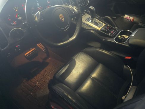 Used 2011 Porsche Cayenne S image 12