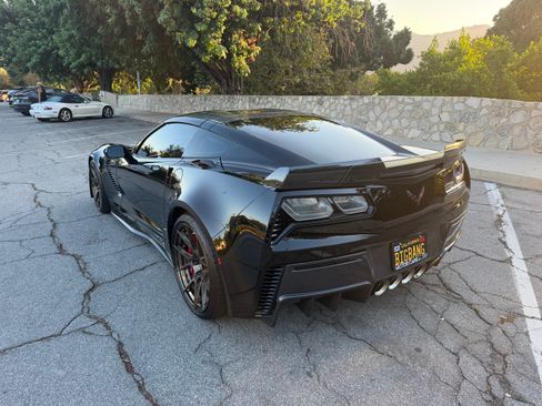 Used 2017 Chevrolet Corvette Z06 RWD image 2