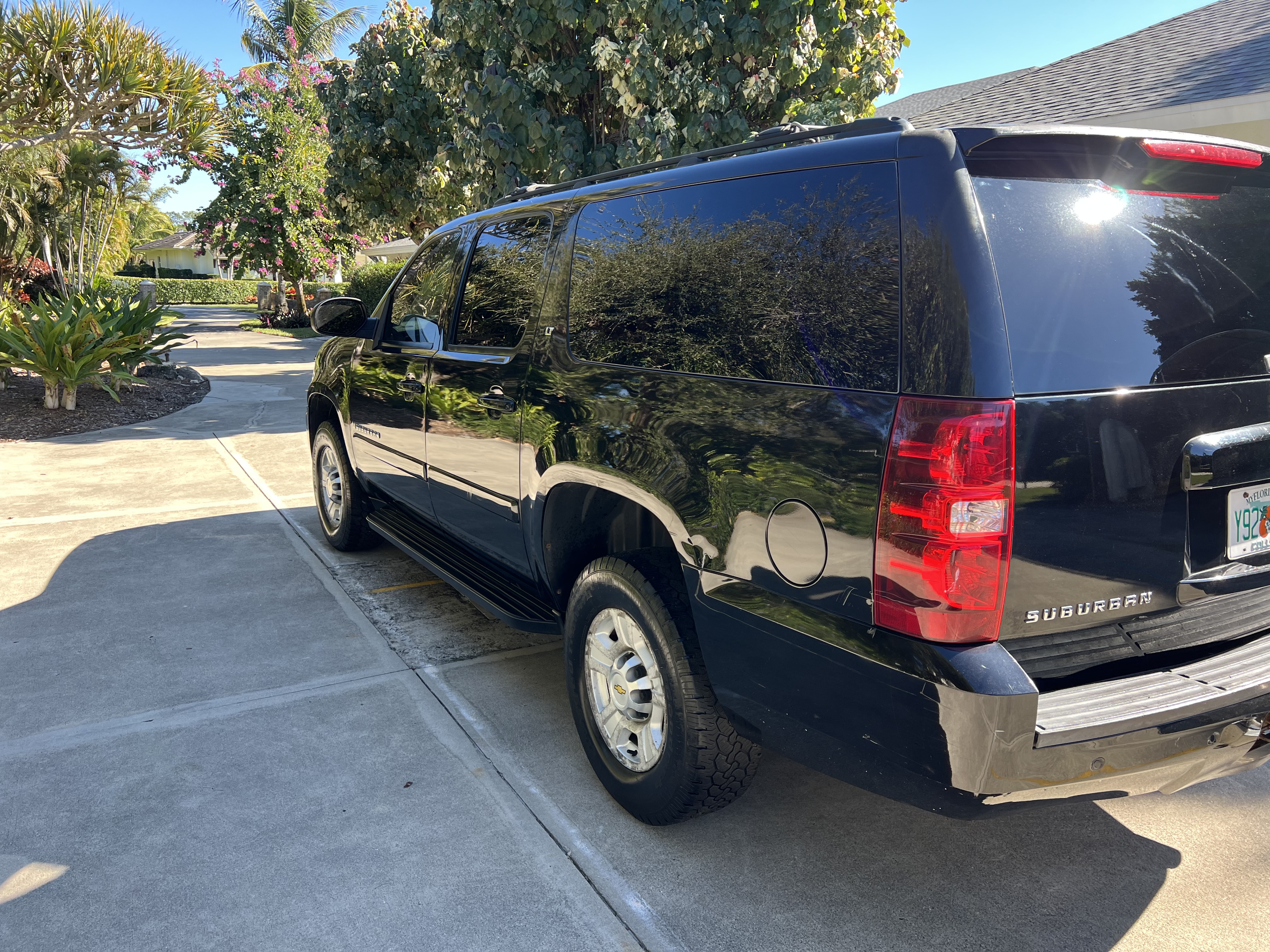 Used 2009 Chevrolet Suburban 2500 LT AWD/4WD image 6