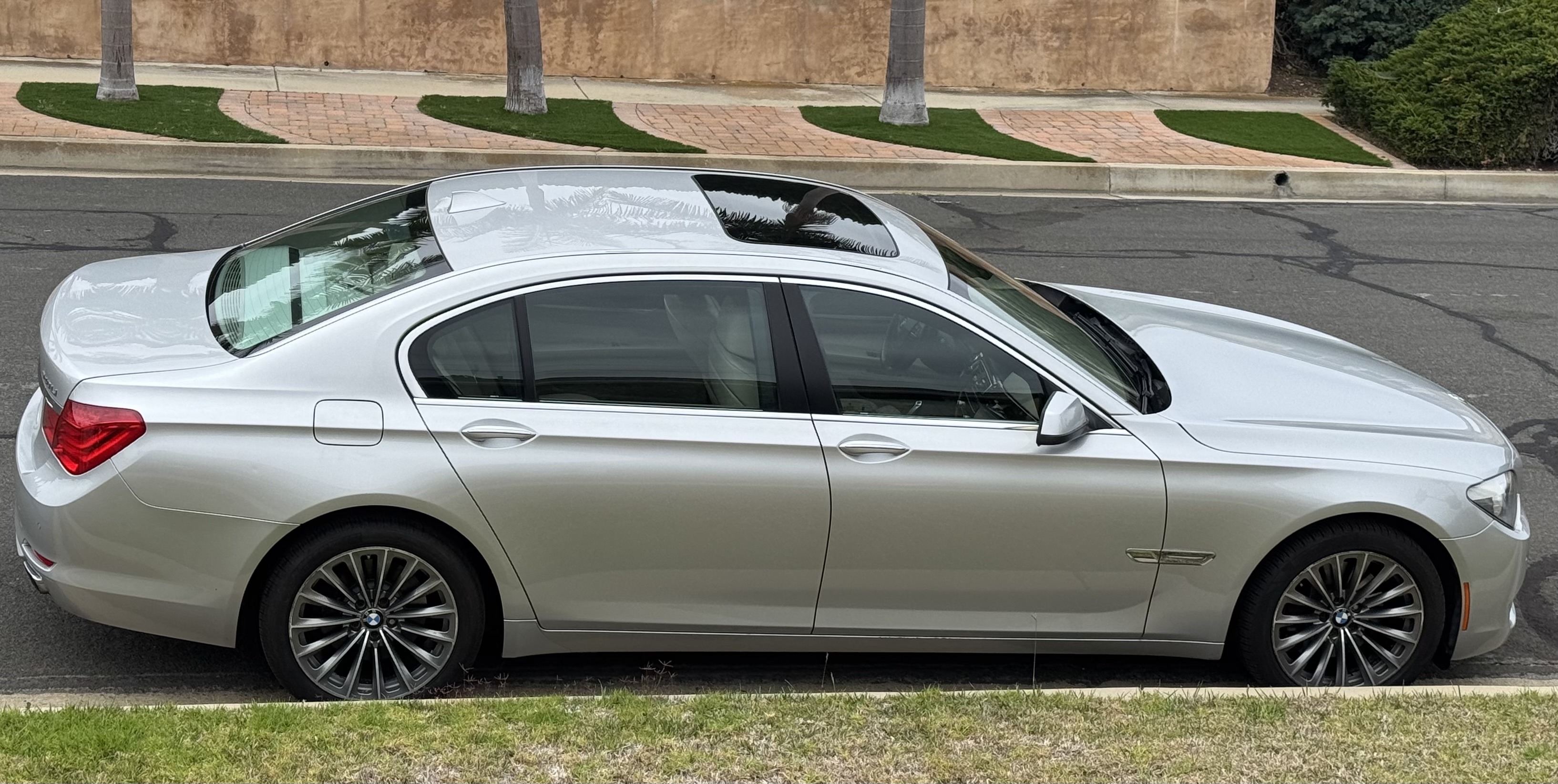 Used 2011 BMW 740Li RWD image 1
