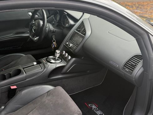 Used 2014 Audi R8 V8 w/ Ceramic Brake Package image 9