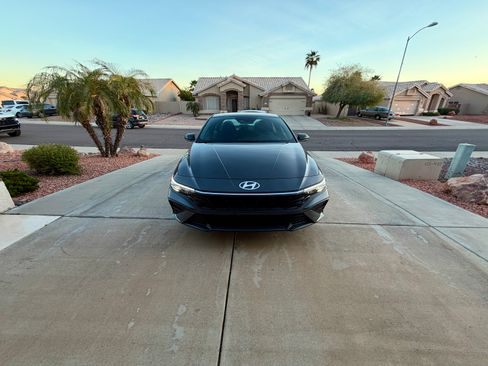 Used 2025 Hyundai Elantra Sport image 4