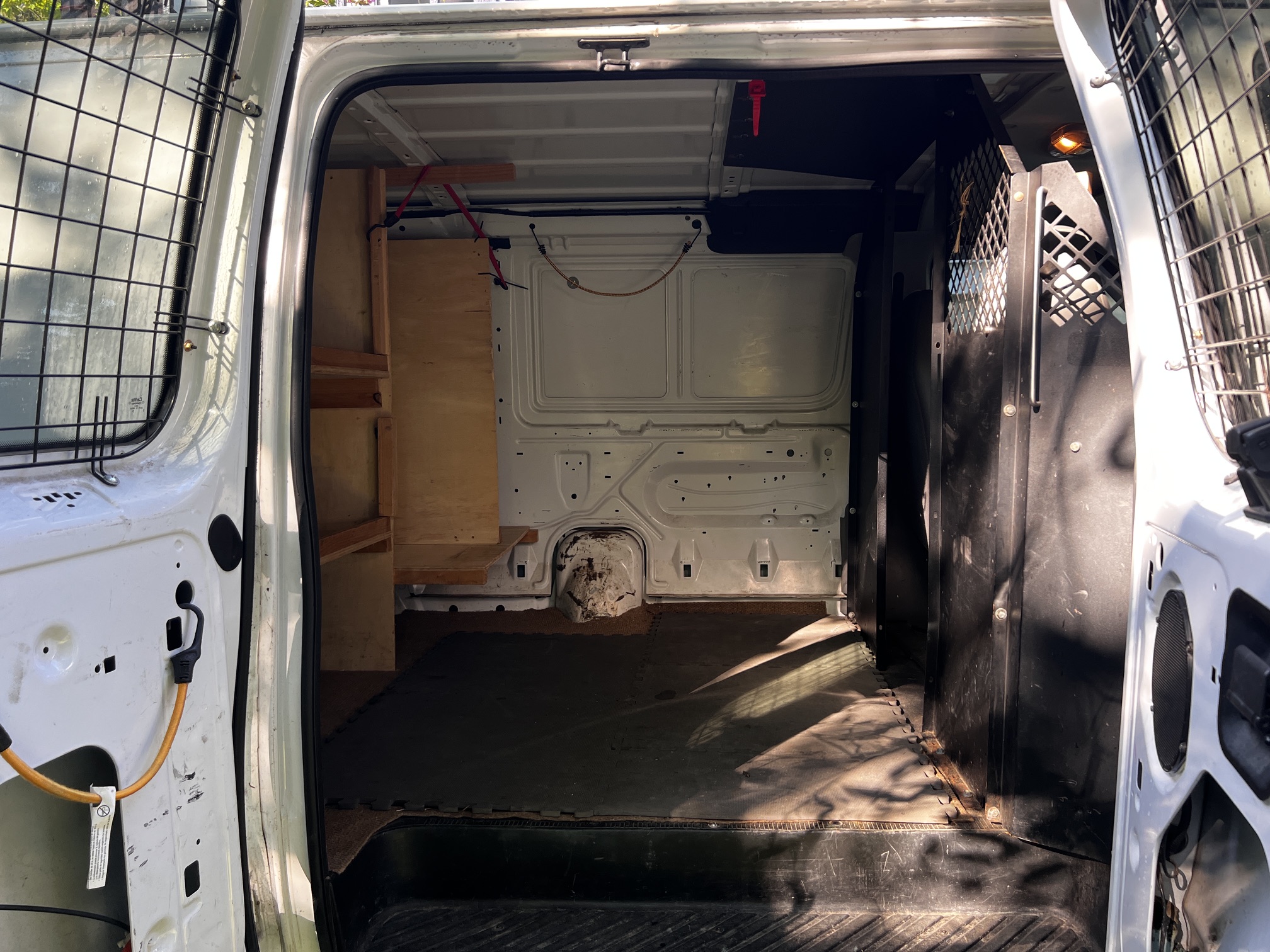 Used 2006 Ford E-350 and Econoline 350 XL RWD image 13