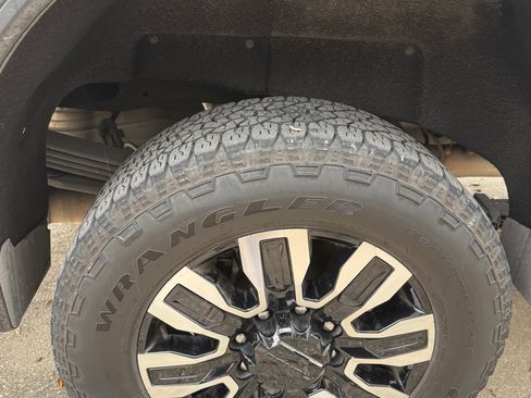 Used 2024 GMC Sierra 2500 Denali Ultimate image 13