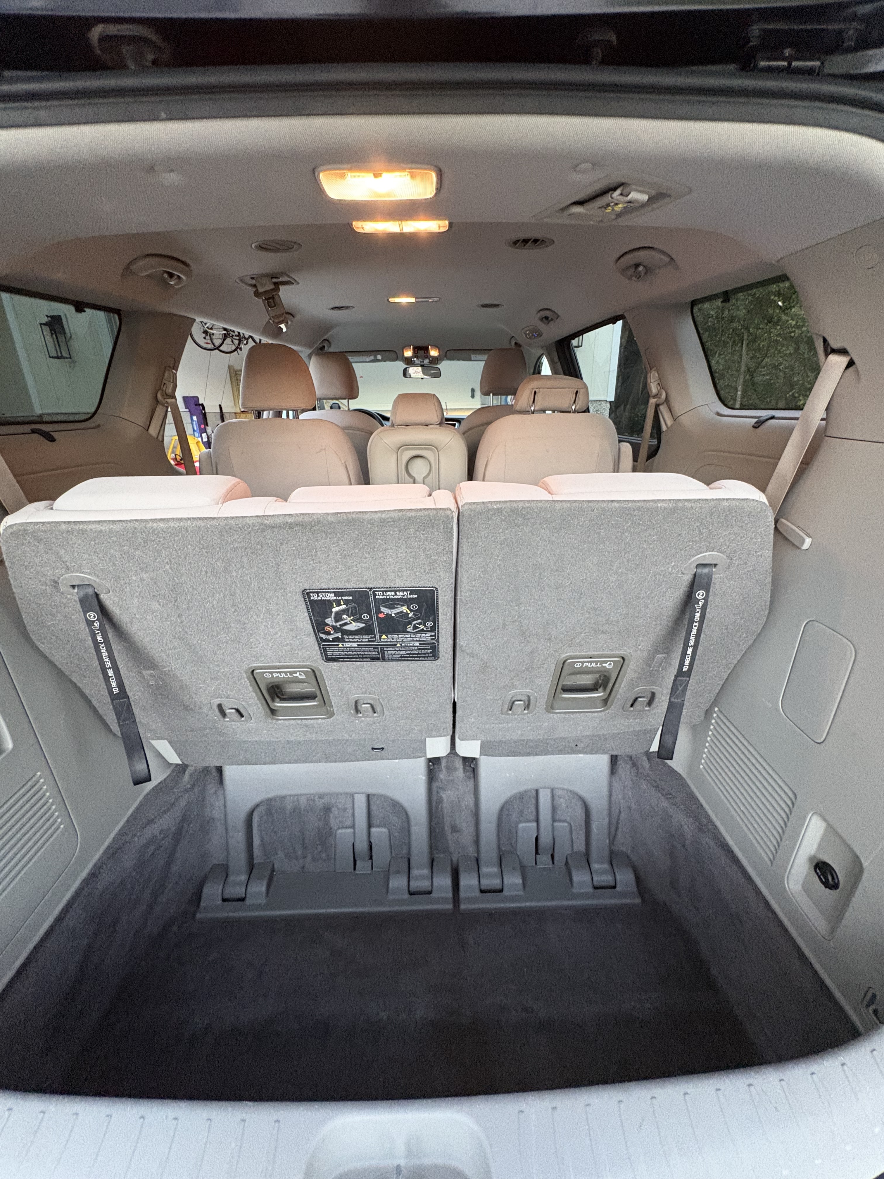 Used 2016 Kia Sedona LX w/ Option Group 020 FWD image 11