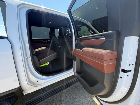 Used 2024 GMC Sierra 2500 Denali Ultimate AWD/4WD image 12
