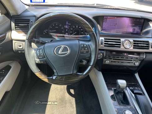 Used 2013 Lexus LS 460 L w/ Preferred Accessory Package RWD image 16