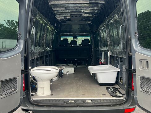 Used 2018 Mercedes-Benz Sprinter 3500 image 13