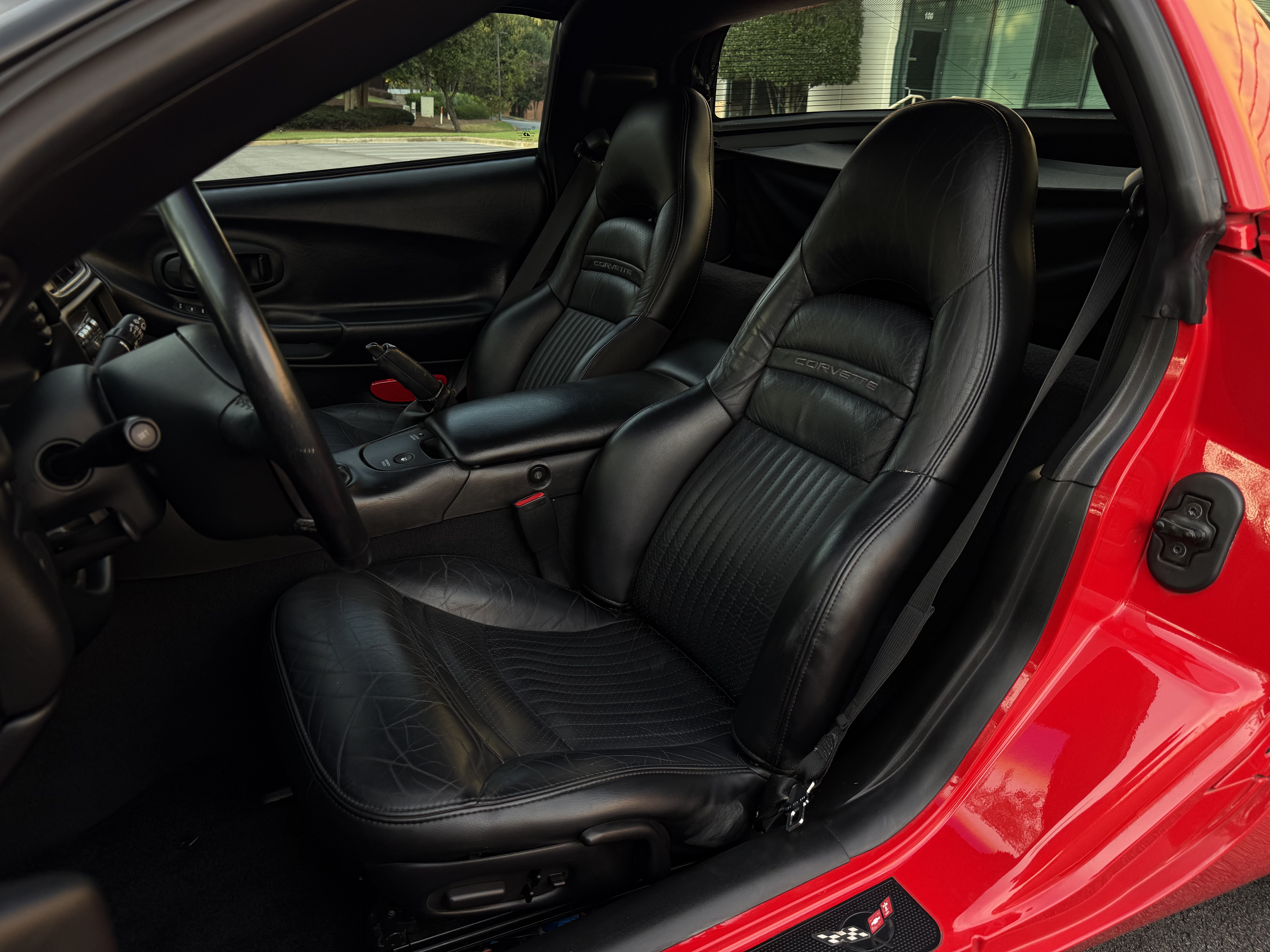 Used 2004 Chevrolet Corvette Coupe w/ Preferred Equipment Group RWD image 15