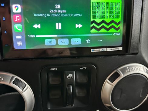 Used 2011 Jeep Wrangler Unlimited Sahara w/ Connectivity Group image 6