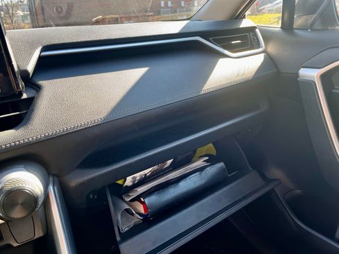 Used 2019 Toyota RAV4 LE image 20