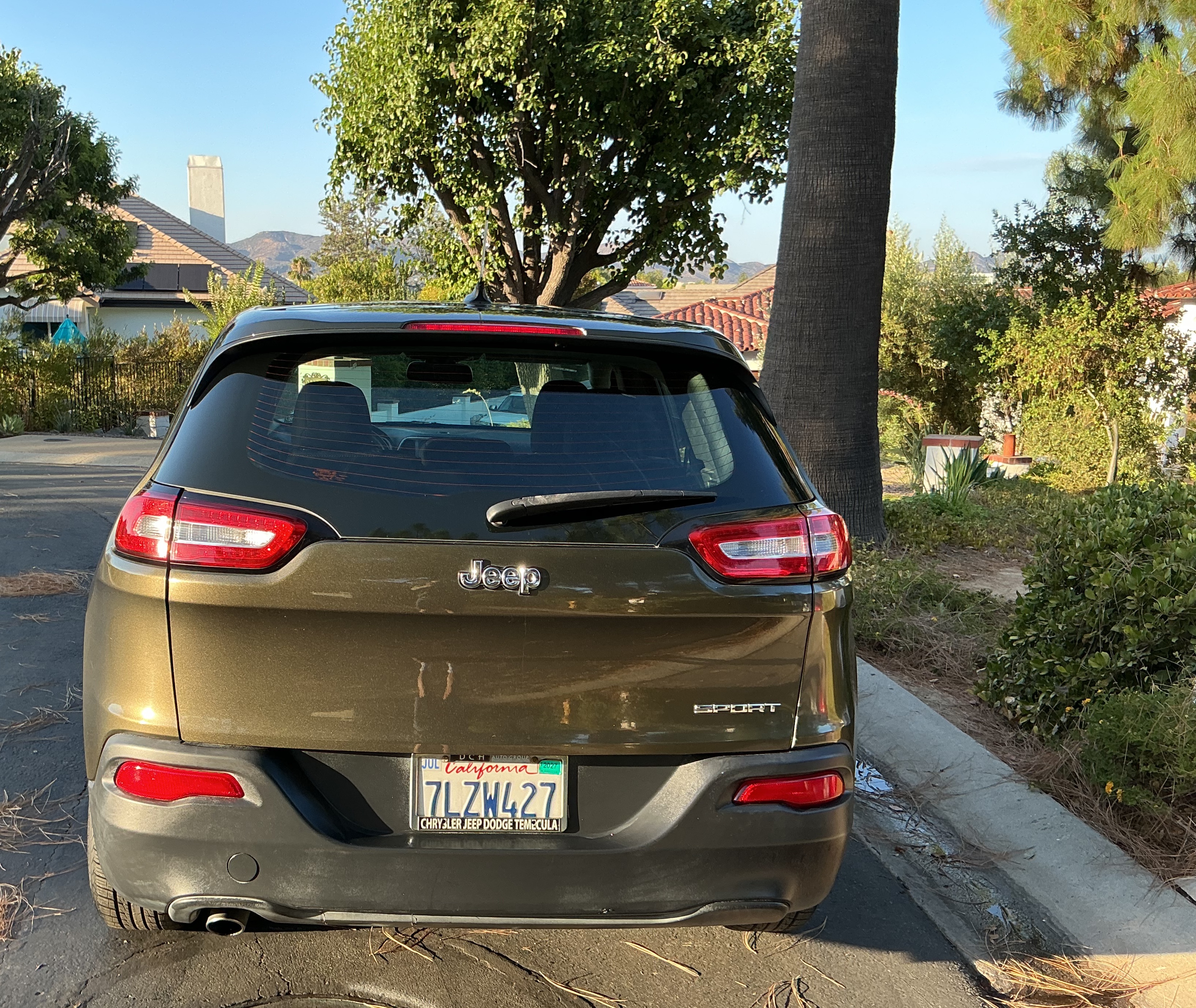 Used 2015 Jeep Cherokee Sport FWD image 4