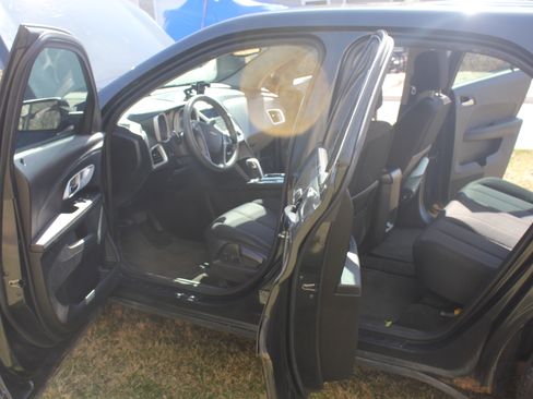 Used 2013 Chevrolet Equinox LS image 2