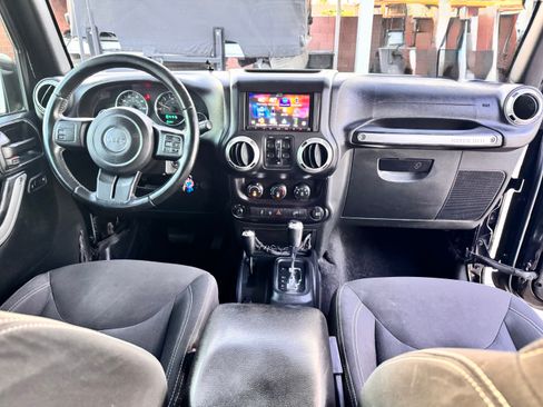 Used 2016 Jeep Wrangler Unlimited Rubicon w/ Max Tow Package AWD/4WD image 9
