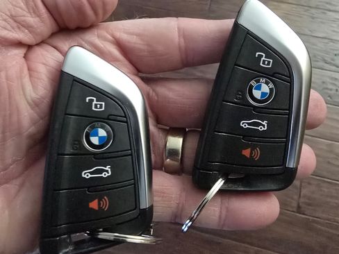 Used 2023 BMW 430i xDrive Convertible w/ M Sport Package image 4