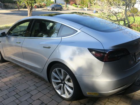 Used 2018 Tesla Model 3 Long Range image 10