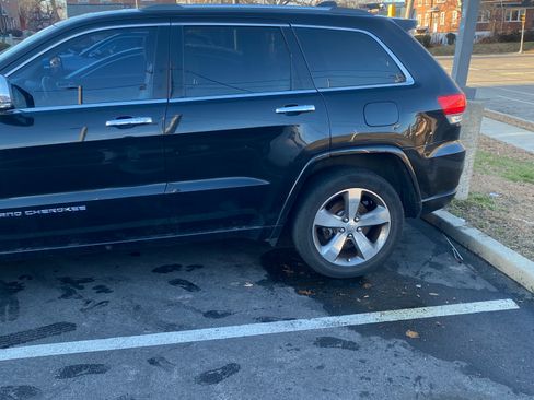 Used 2014 Jeep Grand Cherokee Overland w/ Advanced Technology Group image 4