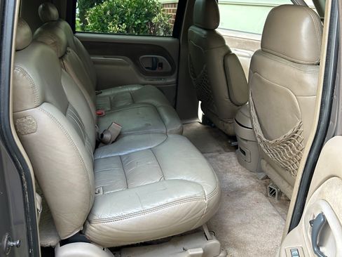 Used 1998 Chevrolet Suburban 4WD w/ Preferred Equipment Group 3 image 13