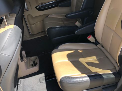 Used 2016 Kia Sedona SX FWD image 10