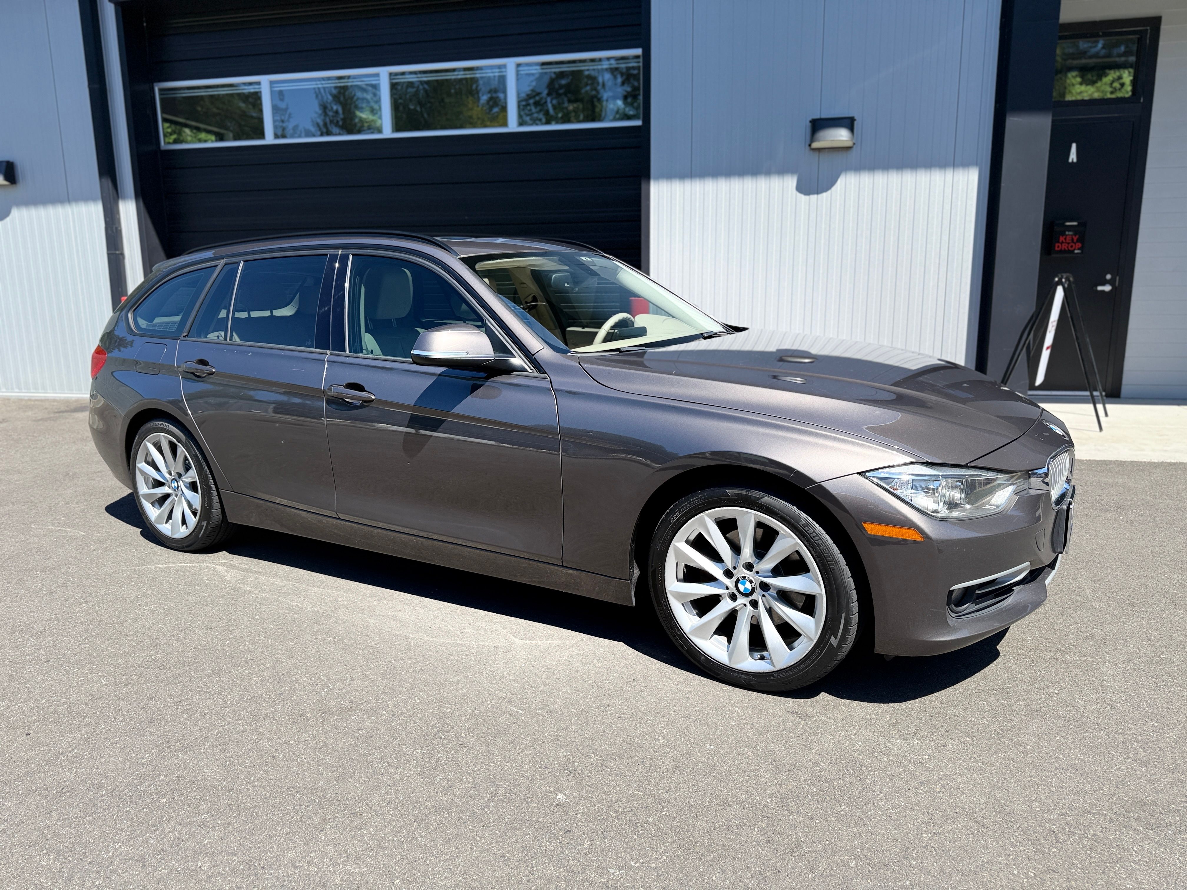 Used 2014 BMW 328i xDrive Wagon AWD/4WD image 1