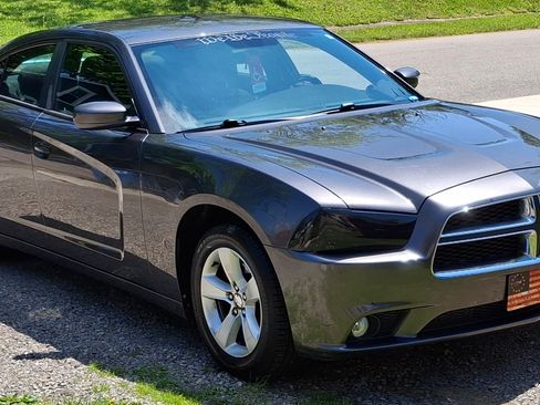 Used 2014 Dodge Charger SE image 4