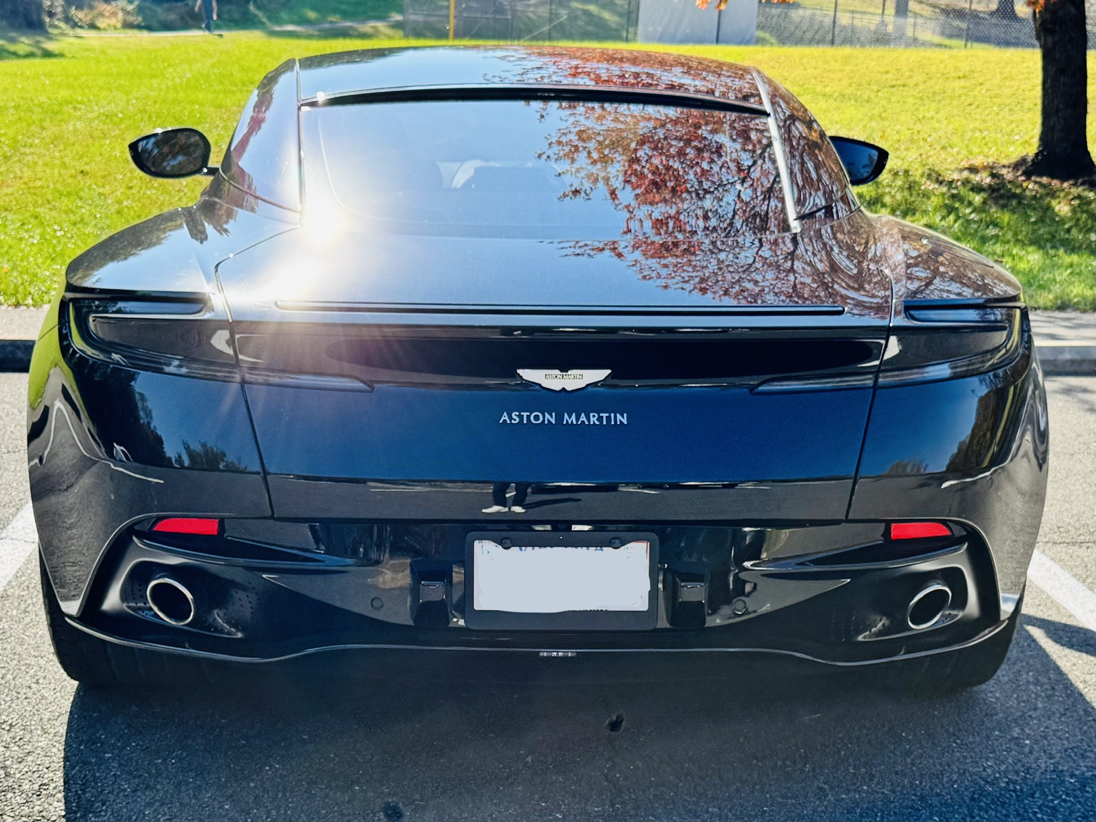 Used 2018 Aston Martin DB11 Coupe RWD image 4
