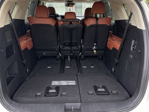 Used 2023 Kia Carnival SX Prestige FWD image 8