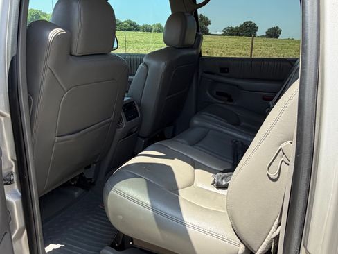Used 2005 Chevrolet Avalanche Z66 w/ Sun And Sound Package RWD image 10