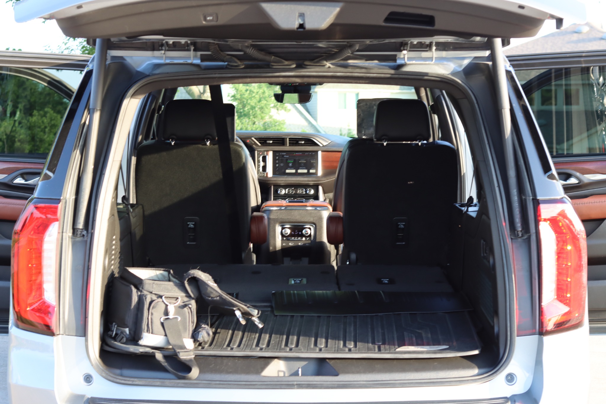 Used 2023 GMC Yukon XL Denali Ultimate w/ LPO, Floor Liner Package AWD/4WD image 15