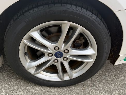 Used 2016 Ford Fusion Energi Titanium FWD image 13