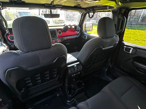 Used 2021 Jeep Wrangler Unlimited Rubicon AWD/4WD image 26