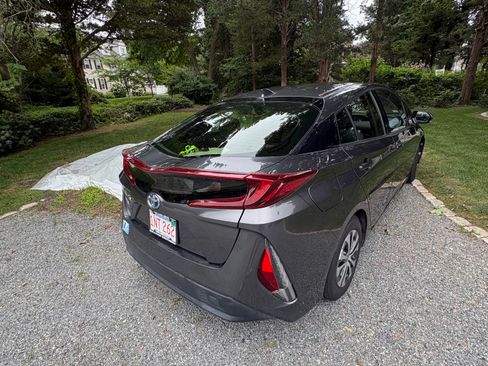 Used 2017 Toyota Prius Prime Plus FWD image 12