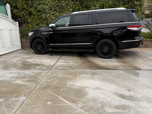 Used 2024 Lincoln Navigator L Black Label image 2
