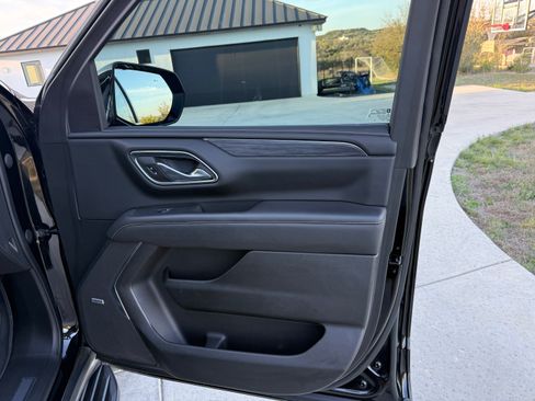 Used 2022 GMC Yukon XL SLT w/ SLT Luxury Package image 22