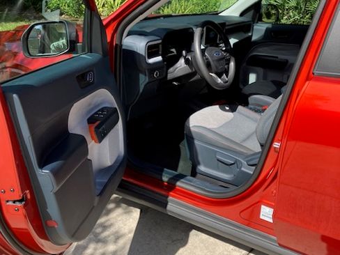 Used 2022 Ford Maverick XLT FWD image 7