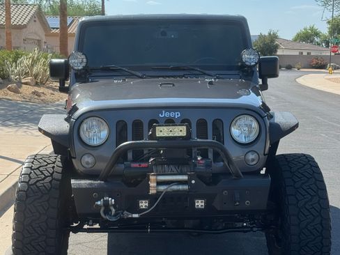 Used 2016 Jeep Wrangler Unlimited Rubicon w/ Connectivity Group AWD/4WD image 11
